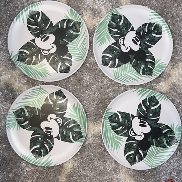 Disney Mickey Mouse 4 pack Melamine plates - Picture 2 of 2